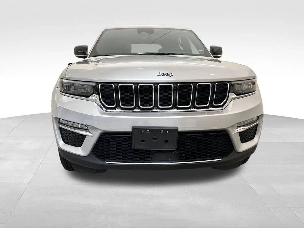 Used 2024 Silver Jeep 4xe image 9