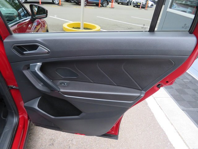 Used 2019 Cardinal Red Metallic Volkswagen SEL Premium image 13
