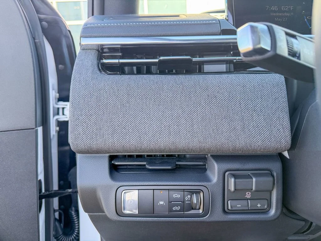 New 2026 Summit White GMC Elevation Extended Range image 19