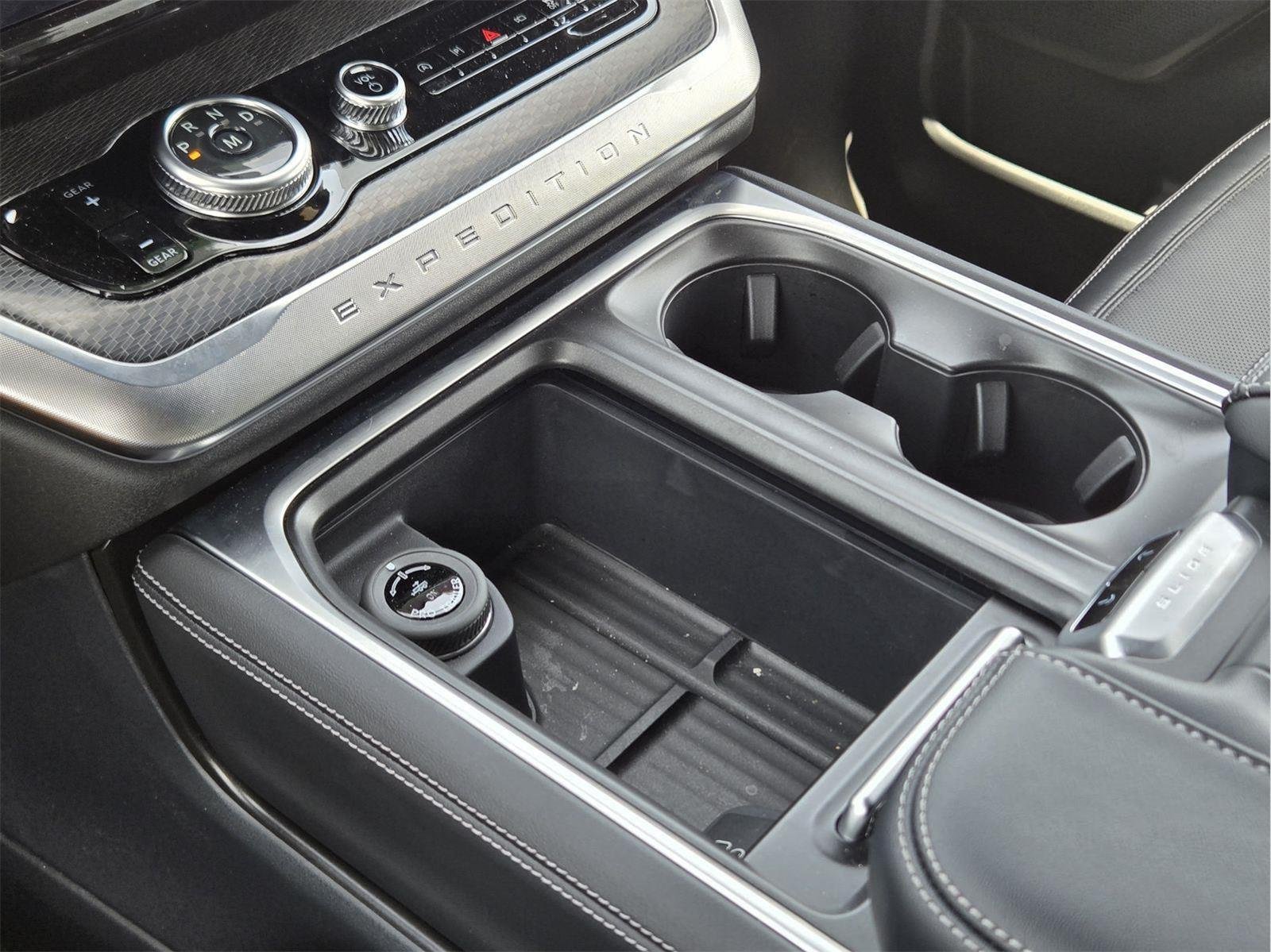 New 2026 Star White Metallic Tri-Coat Ford Platinum® image 15