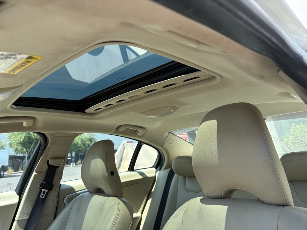 Used 2015  Volvo T5 Premier image 8
