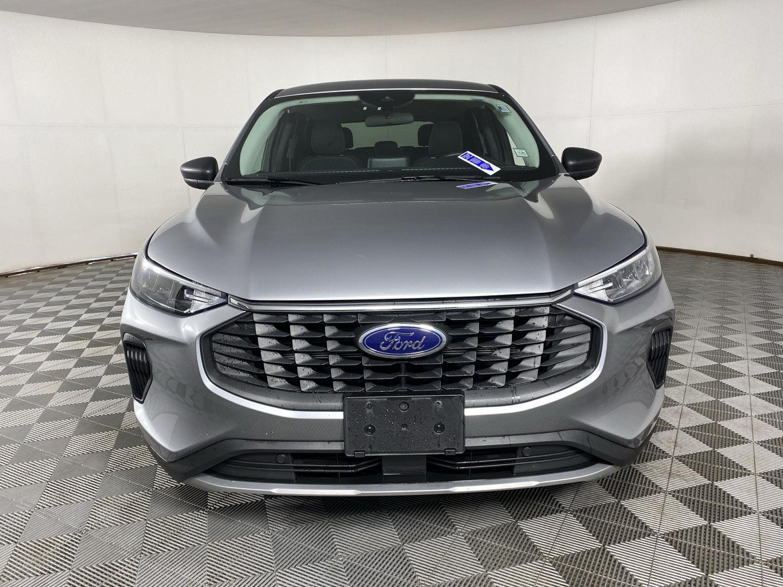 Used 2023 Iconic Silver Ford Active image 2