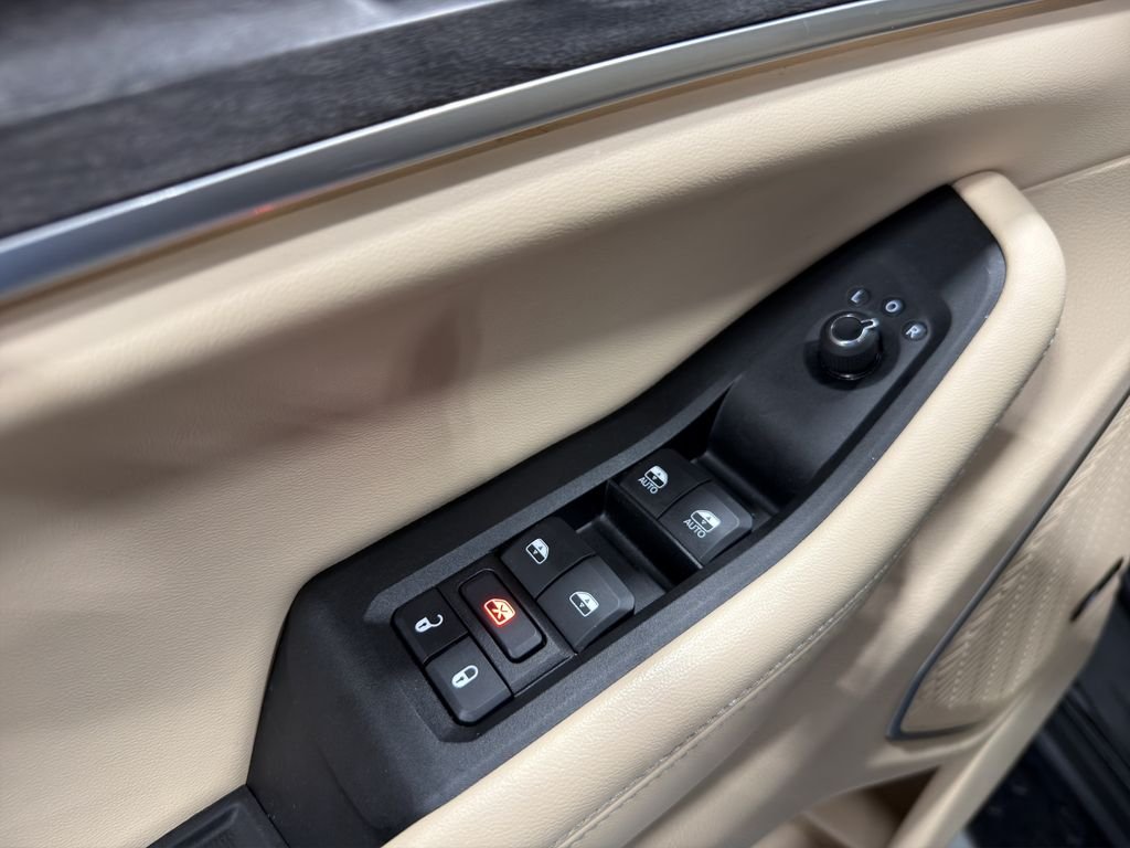 Used 2024 Rocky Mountain Pearlcoat Jeep Limited image 22