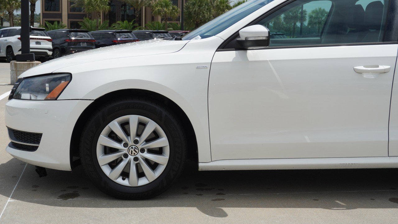 Used 2014 White Volkswagen S image 10