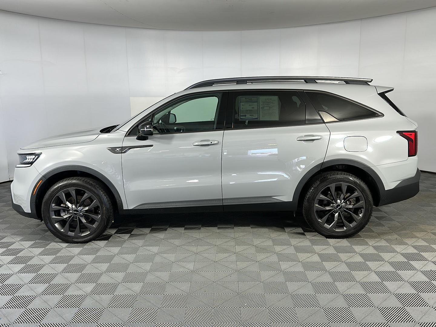 Used 2023 Wolf Gray Kia X-Line EX image 17