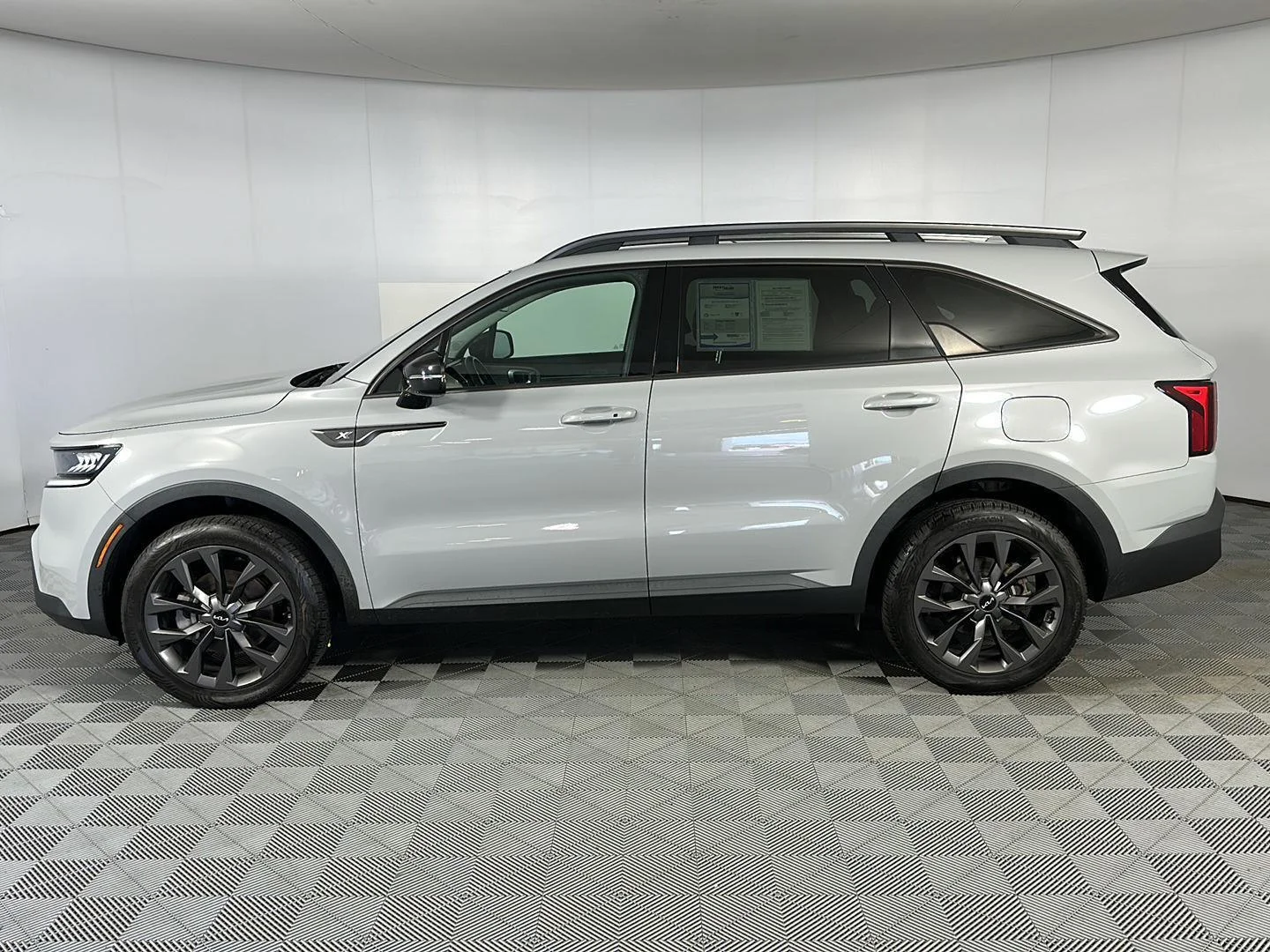 Used 2023 Wolf Gray Kia X-Line EX image 17