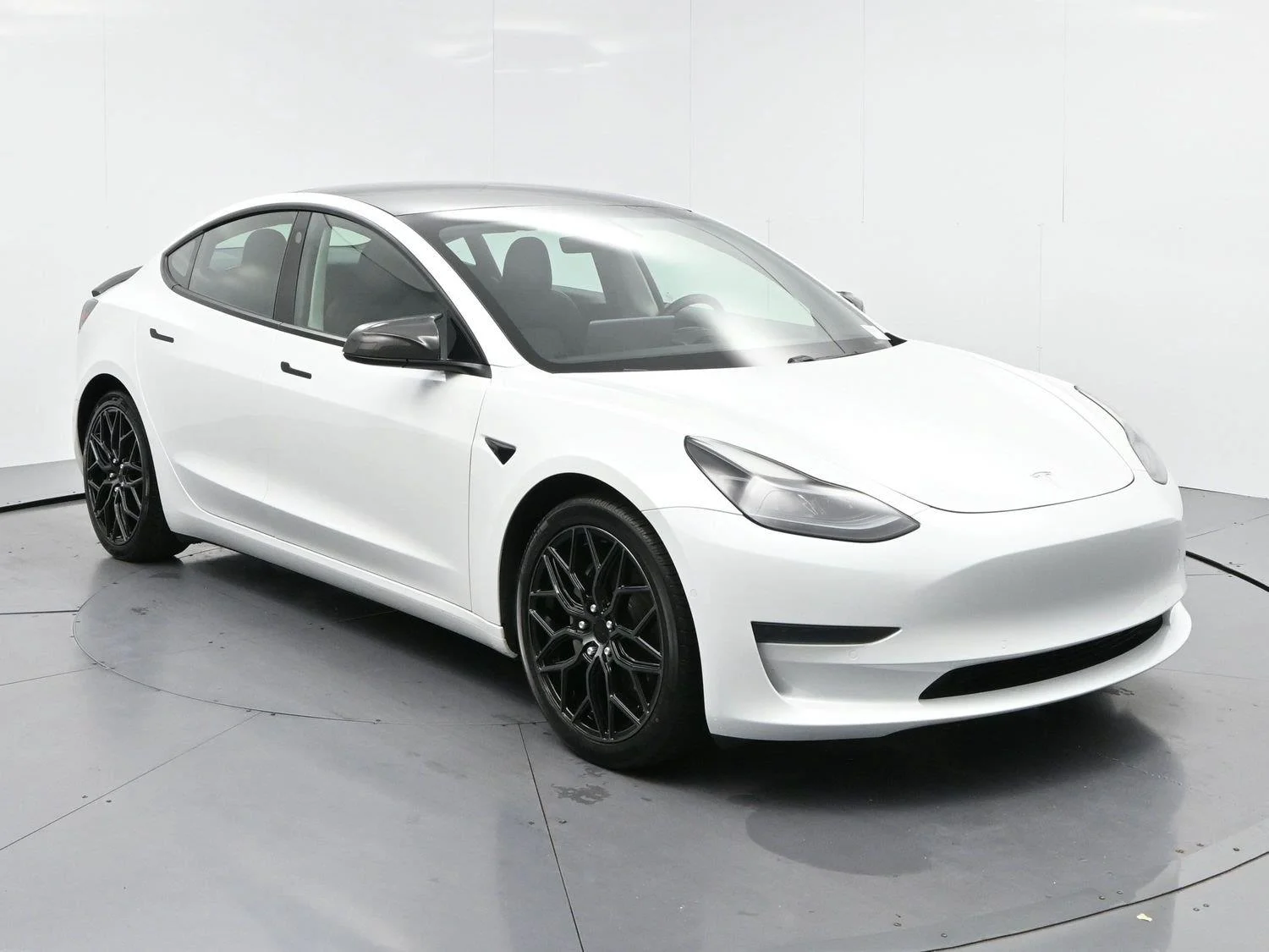 Used 2021 Pearl White Multi-coat Tesla Standard Range Plus image 2