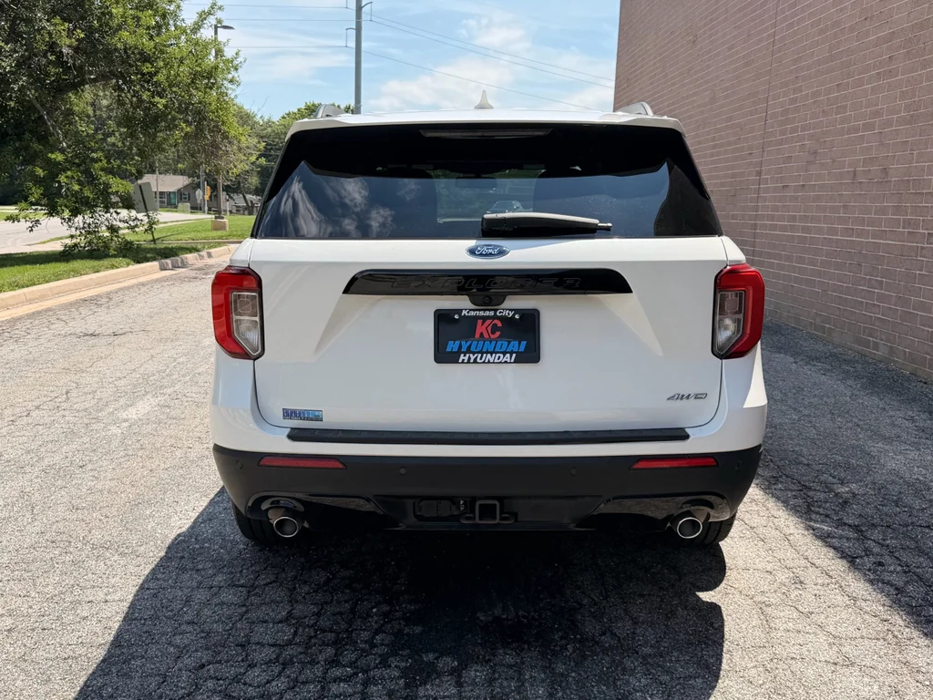 Used 2023 Star White Metallic Tri-Coat Ford ST-Line image 25