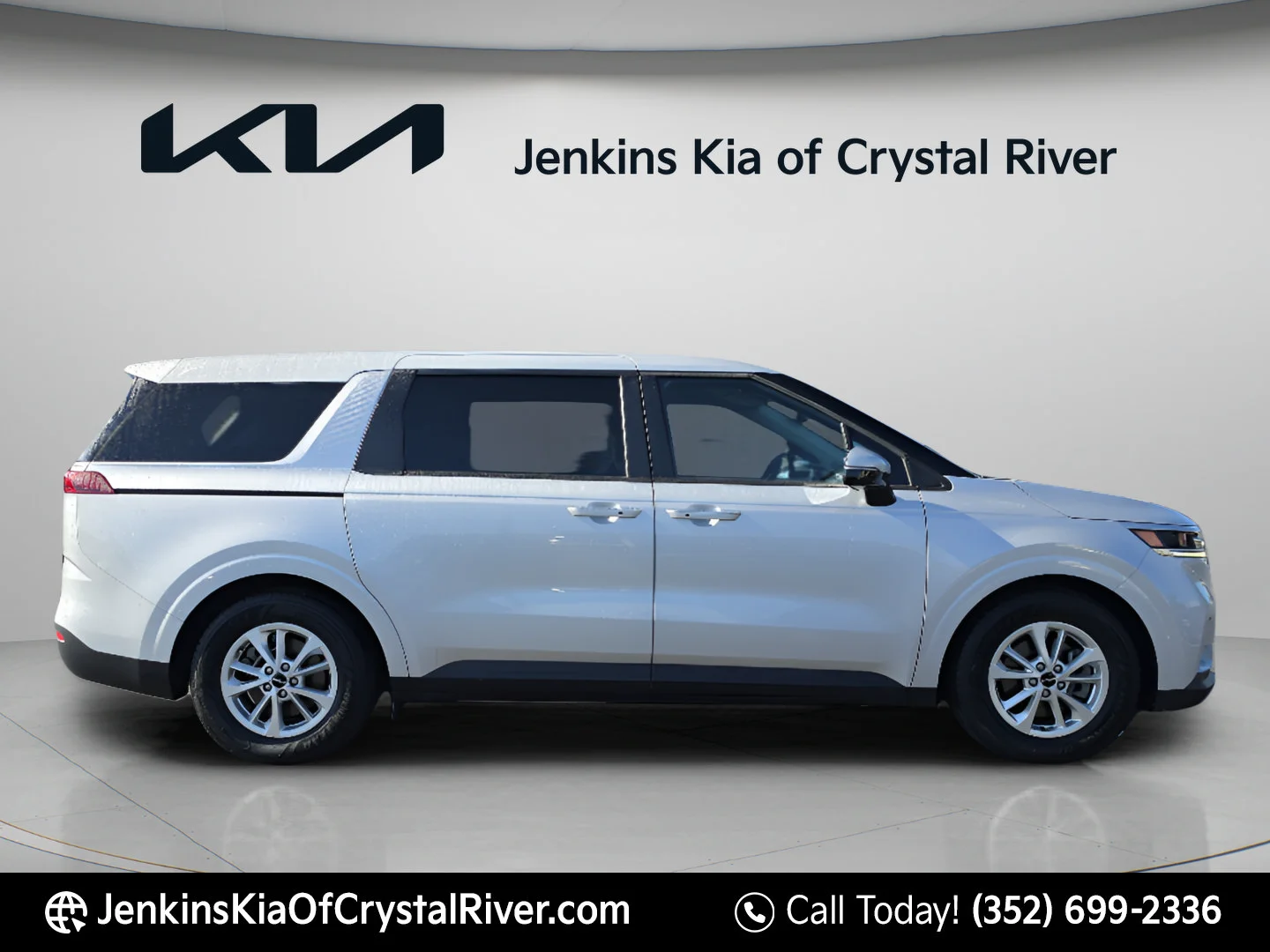 Used 2023 Silky Silver Kia LX image 3