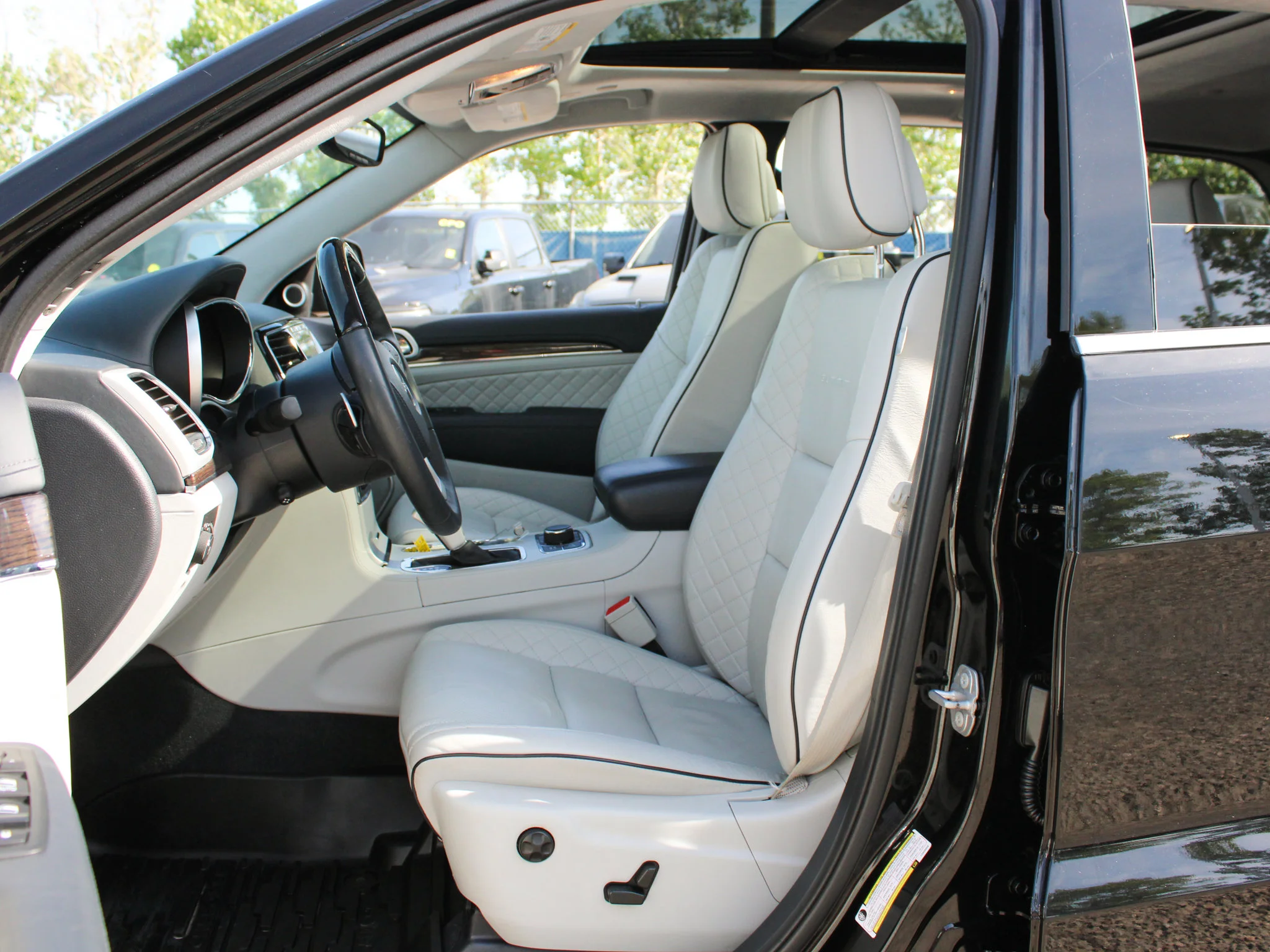 Certified Used 2020 Black Jeep Summit* No Accidents | Low KM