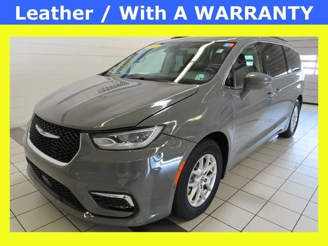 2022 Chrysler Pacifica Touring L's photo