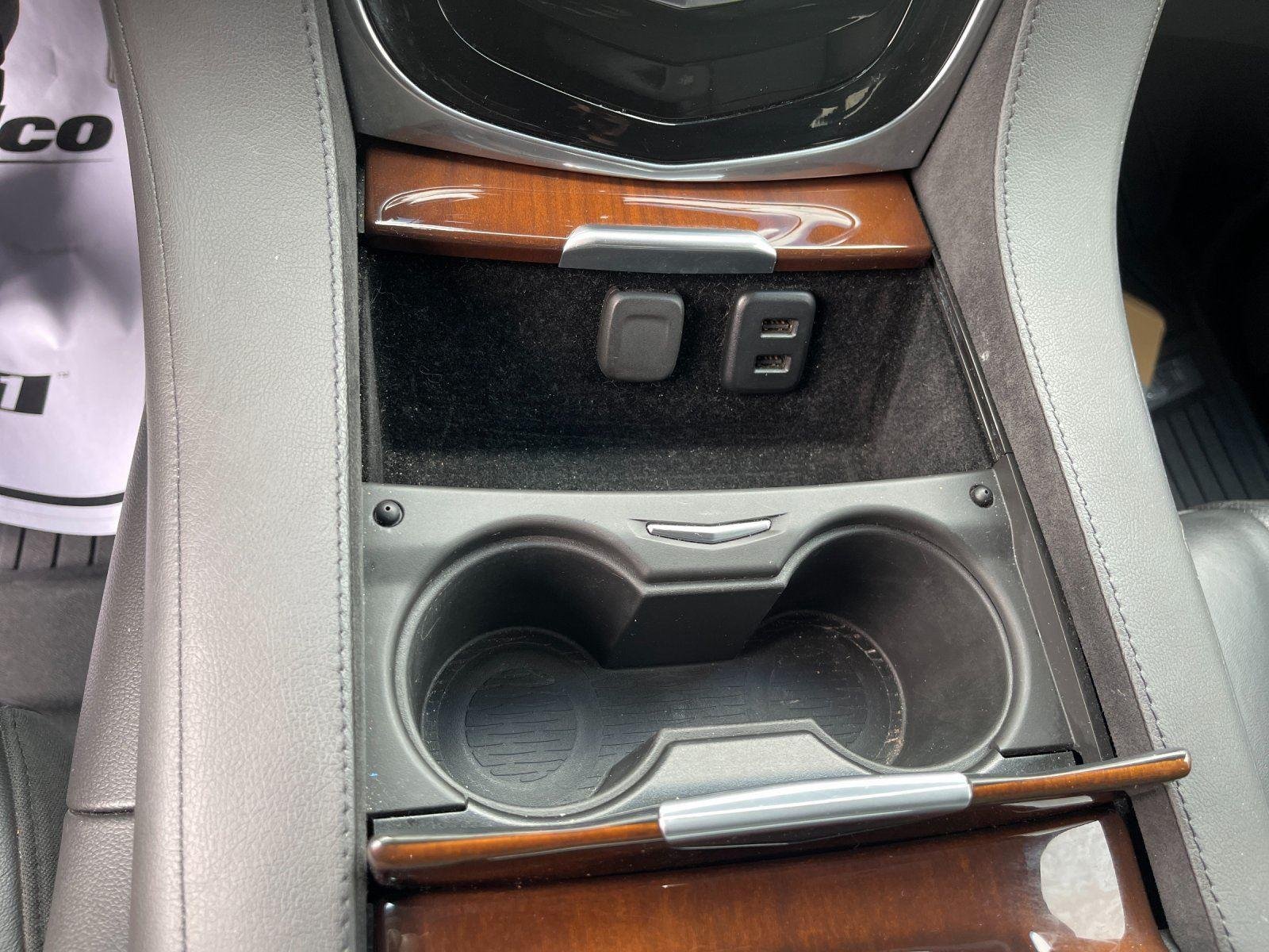 Used 2019 Crystal White Tricoat Cadillac Premium Luxury image 28