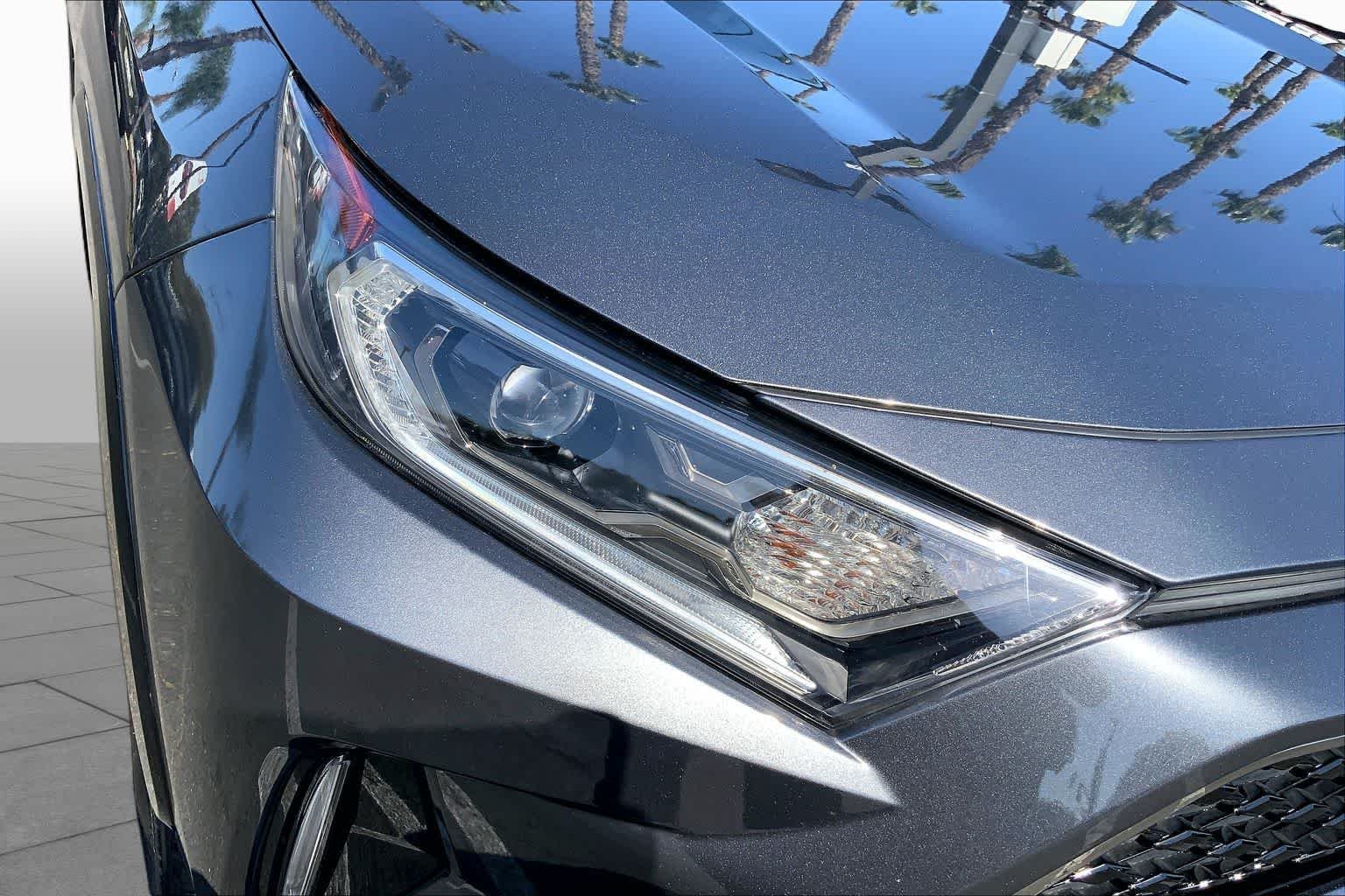 Used 2021 Magnetic Gray Metallic w/Midnight Black Roof Toyota XSE image 27