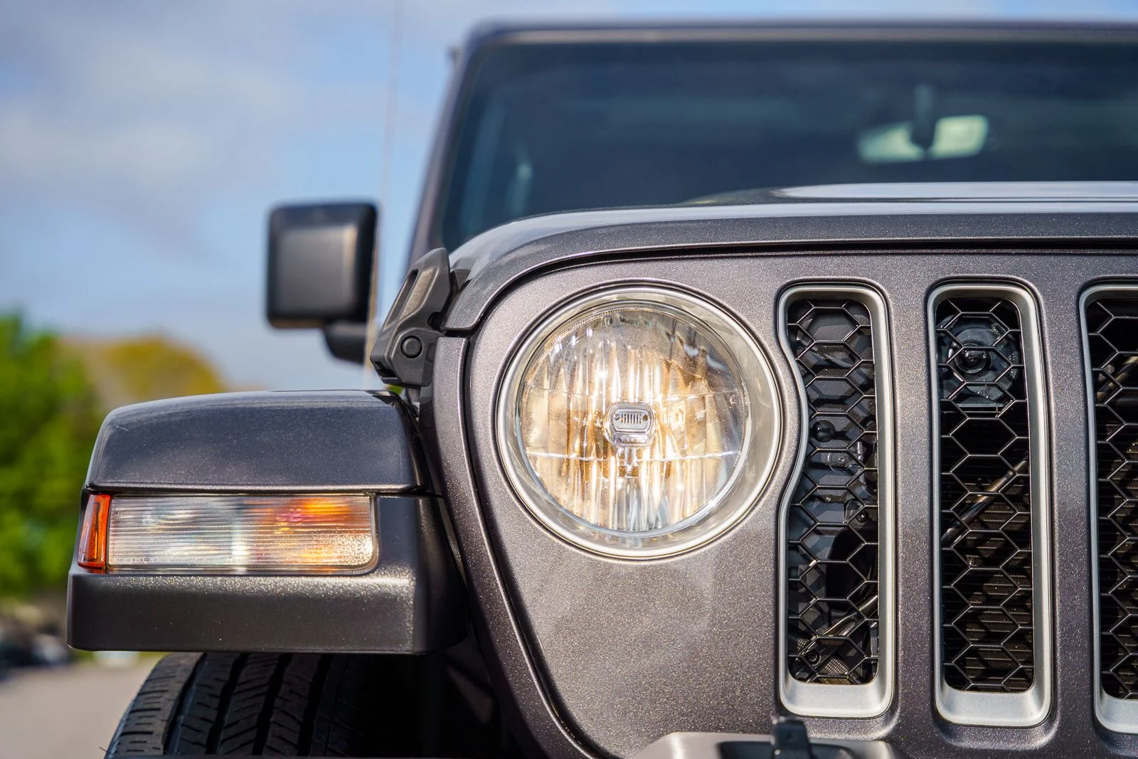 Used 2022 Gray Jeep Overland image 12