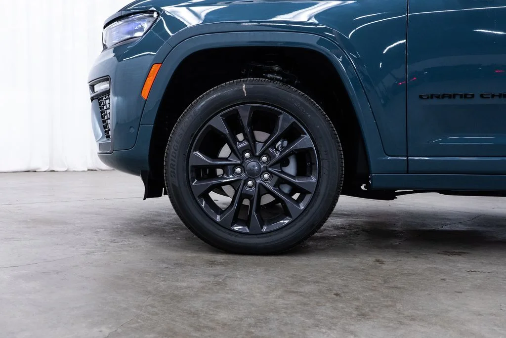 New 2026 Steel Blue Exterior Paint Jeep Limited Reserve image 7