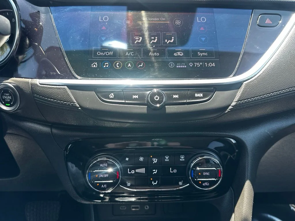 Used 2020 White Buick Essence image 27