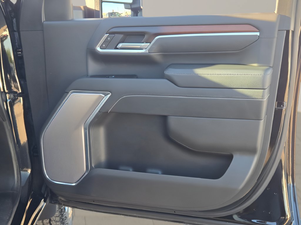 Certified Used 2025 Onyx Black GMC Denali image 8