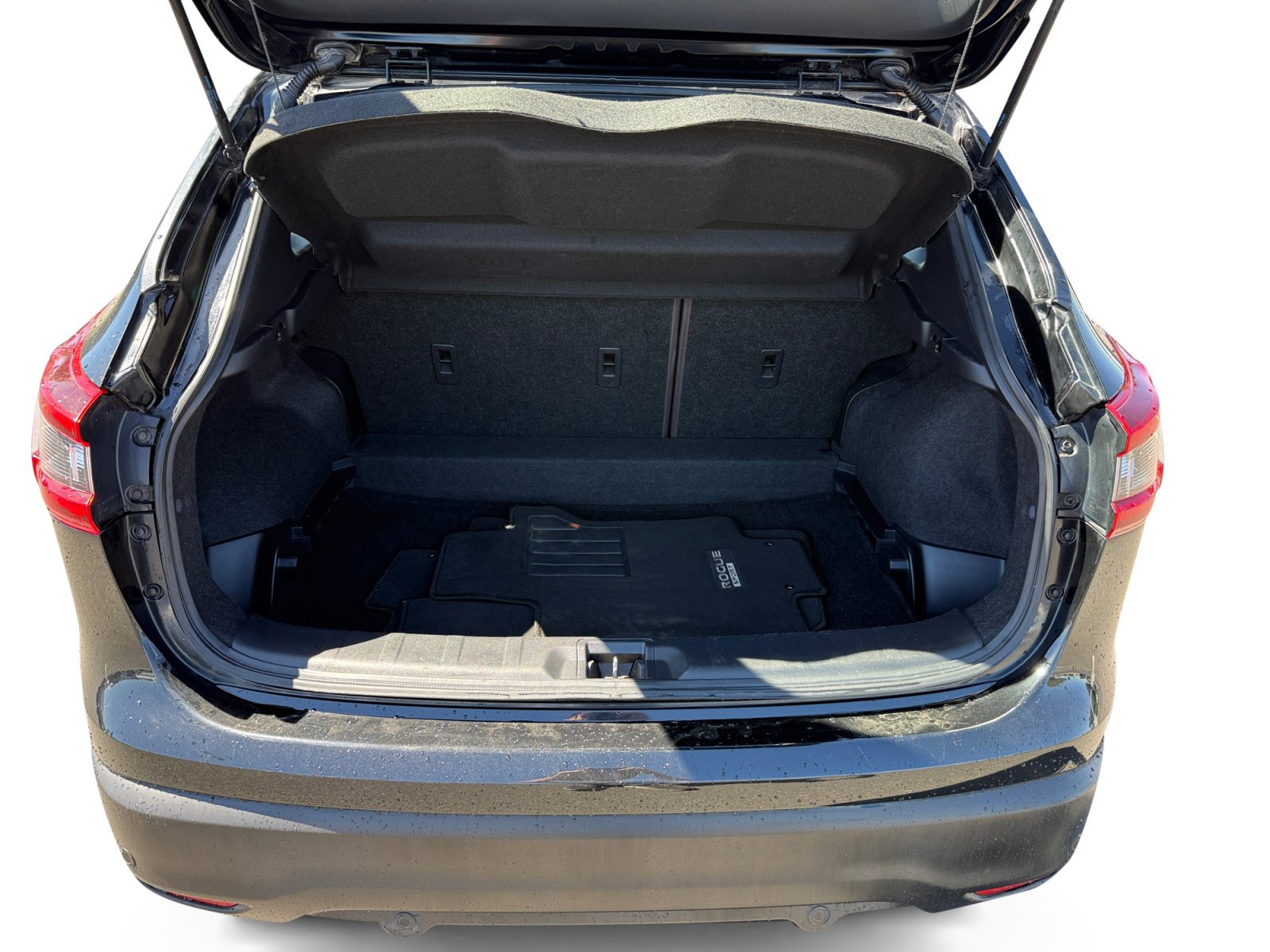 Used 2020 Magnetic Black Pearl Nissan S image 17