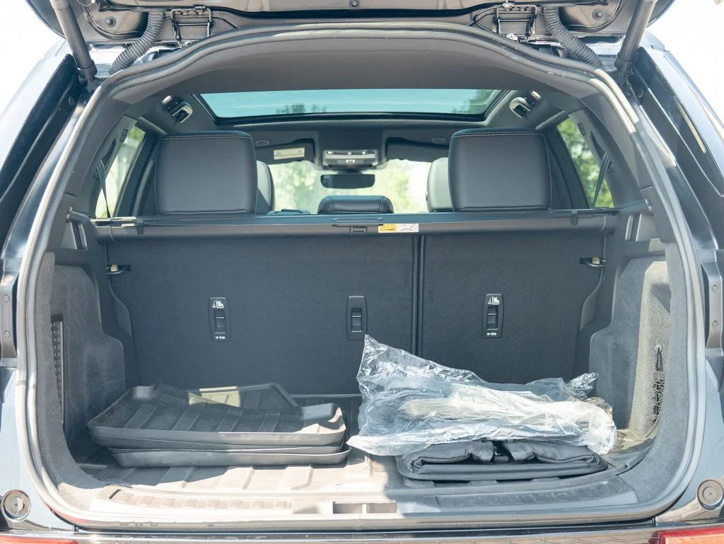 Certified Used 2025 Black Land Rover SE image 38
