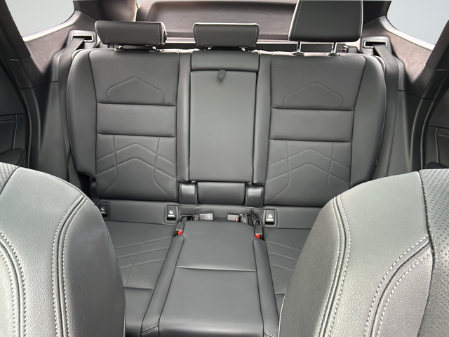 Used 2023 Green BMW xDrive28i image 34