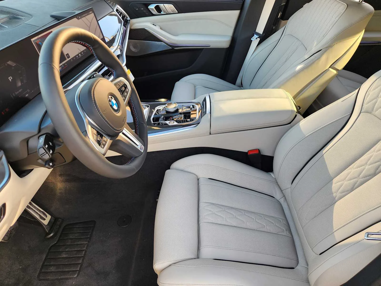 New 2027 Brooklyn Grey Metallic BMW M60i image 4