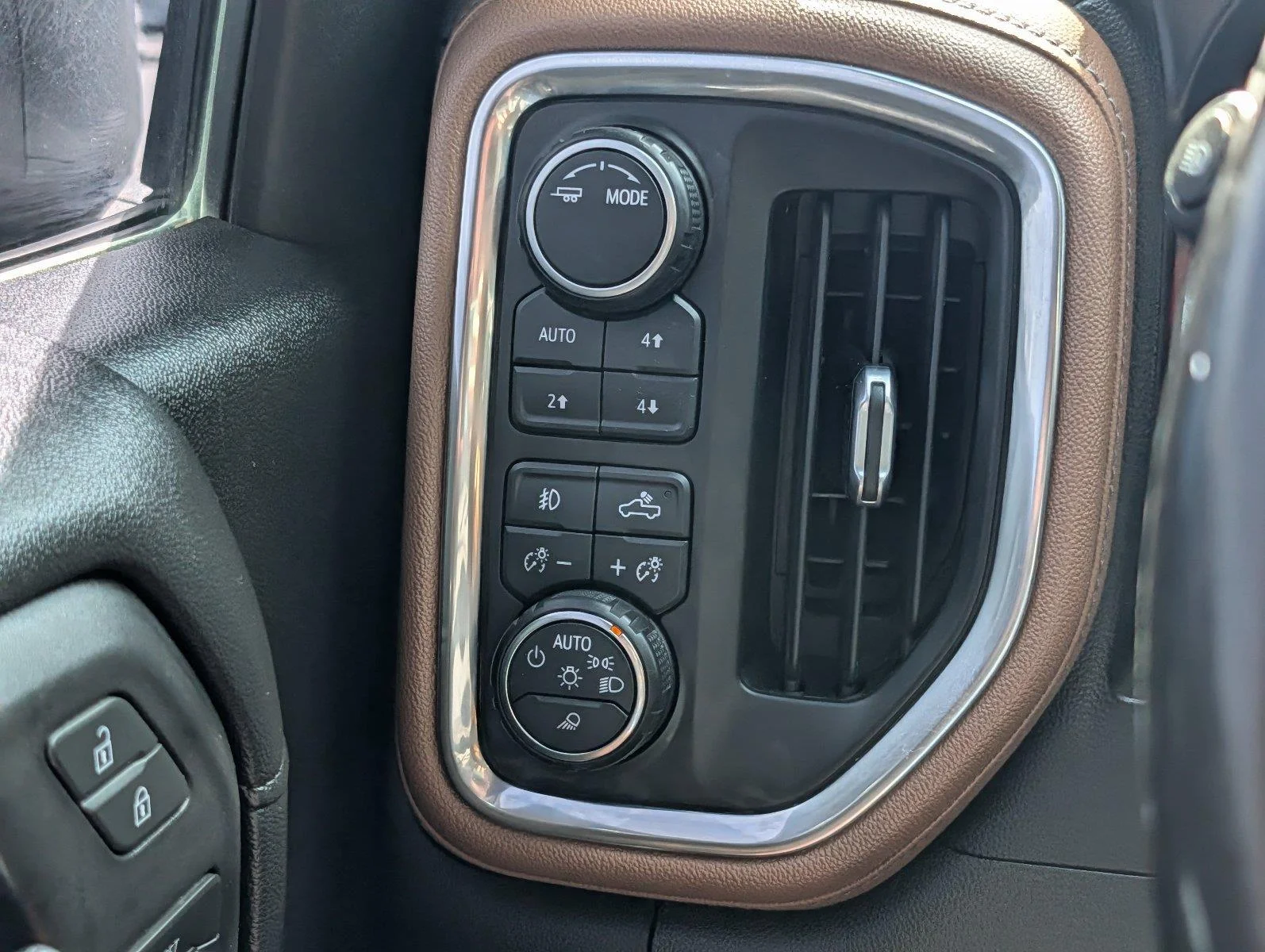 Used 2020 IRIDESCENT PEARL TRICOAT Chevrolet High Country image 30