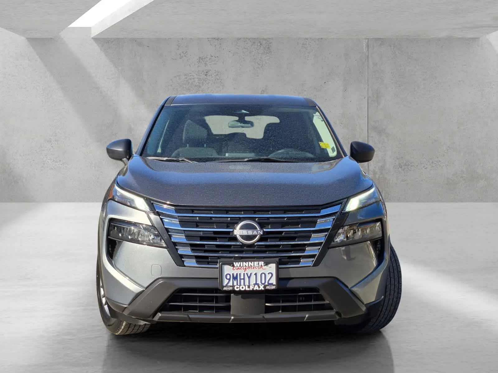 Used 2024  Nissan S image 2
