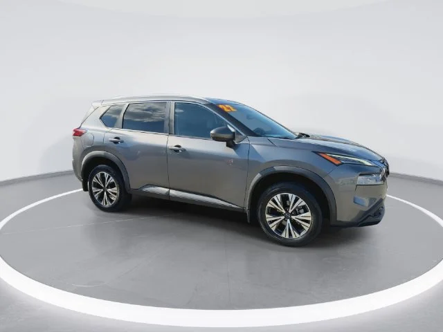 Used 2022 Gray Nissan SV image 9