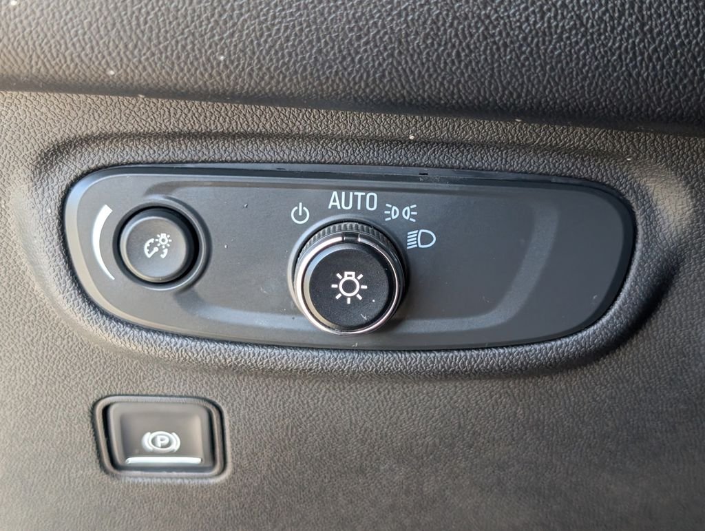 Used 2019 Black GMC SLE image 30