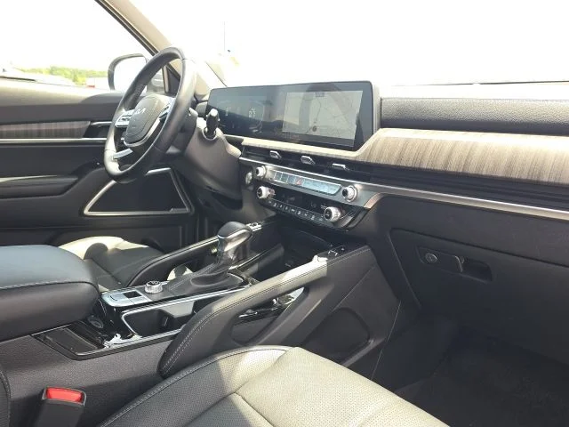 Used 2025 Silver Kia EX image 23