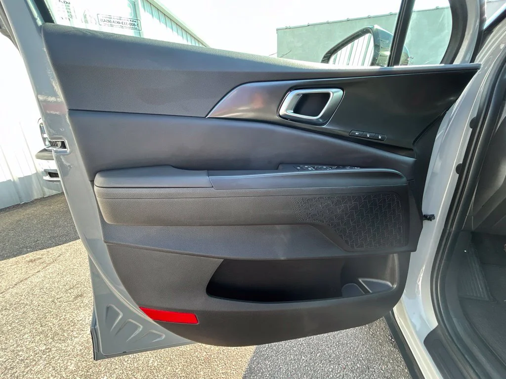 Used 2026  Kia  image 11