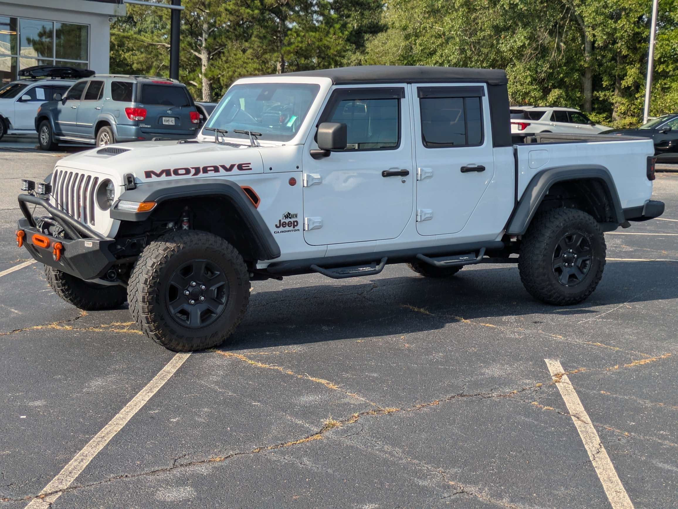 Used 2021 White Jeep Mojave image 7