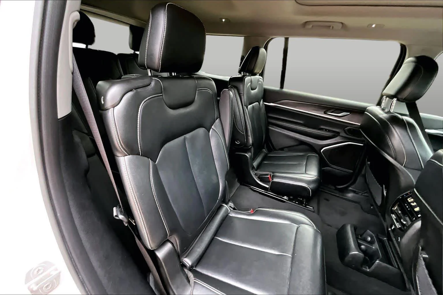 Used 2023 Bright White Clearcoat Jeep Limited image 19