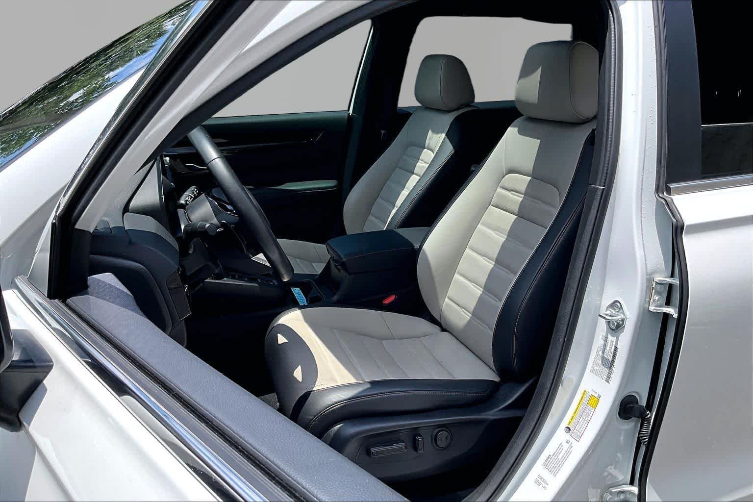 Used 2024 Platinum White Pearl Honda Sport Touring image 8