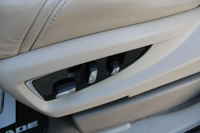 Used 2020 Black Cadillac Luxury image 3