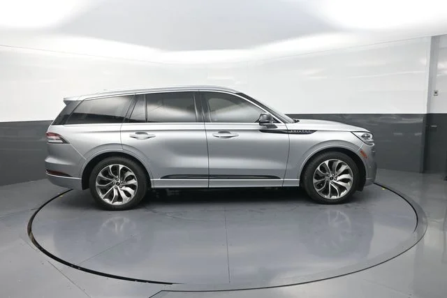 Used 2022 Silver Lincoln Grand Touring image 28