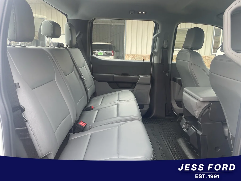 New 2026 Oxford White Ford F-350® XL image 19