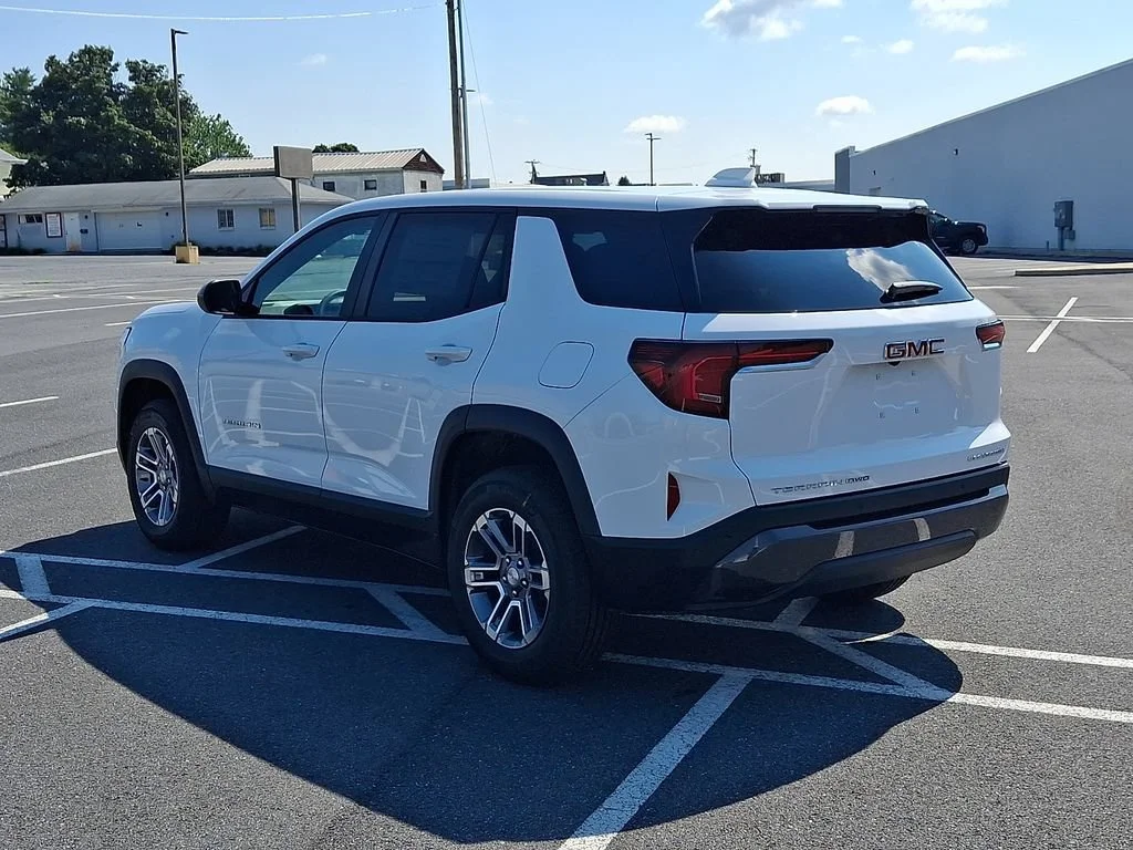 New 2027 Summit White GMC Elevation image 4