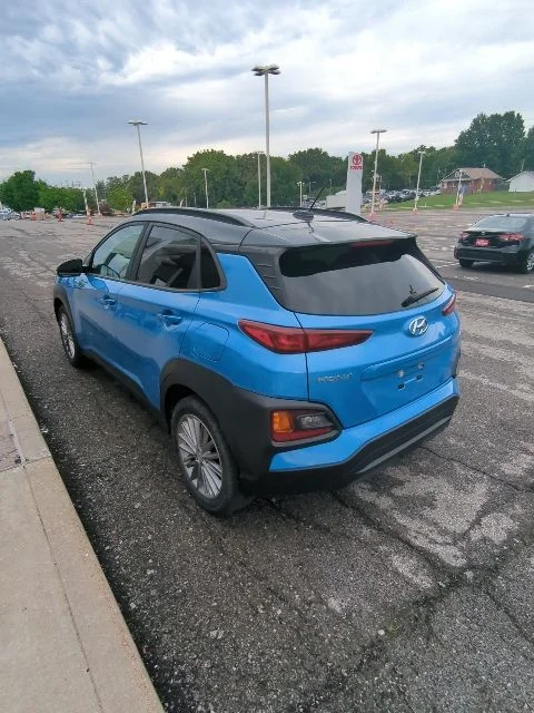 Used 2018 Blue Hyundai SEL image 2