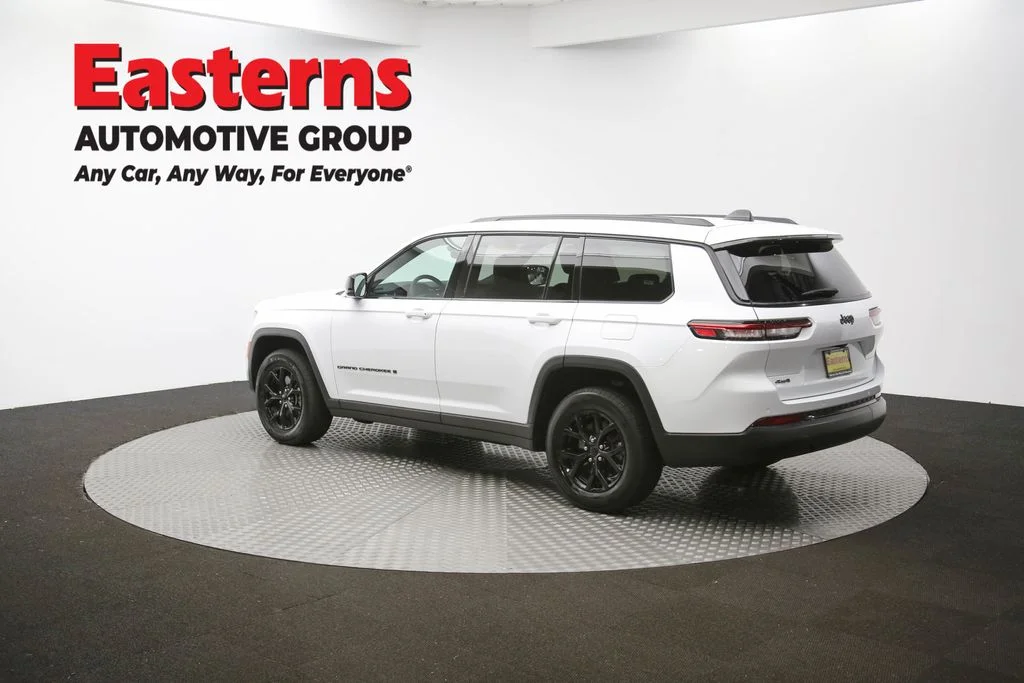Used 2024 White Jeep Altitude image 66