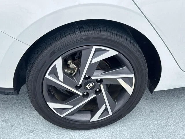 Used 2025 Serenity White Hyundai Limited image 7