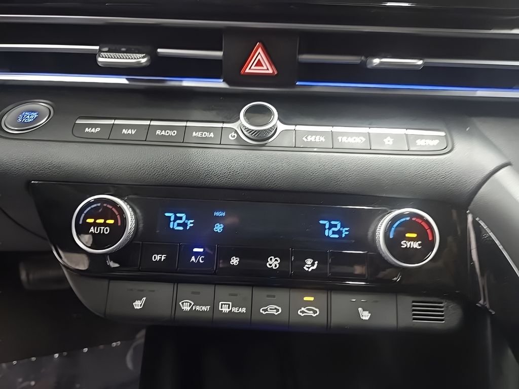 Used 2025 White Hyundai SEL Convenience image 27