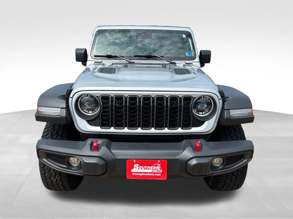 Used 2024 Silver Jeep Rubicon image 9