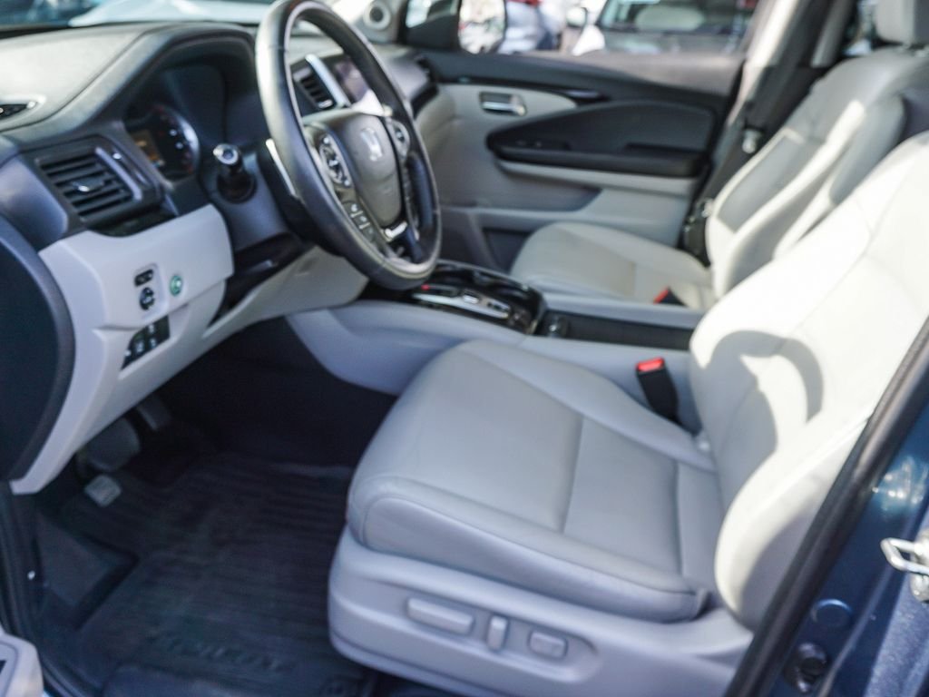 Used 2017 Blue Honda Touring image 18