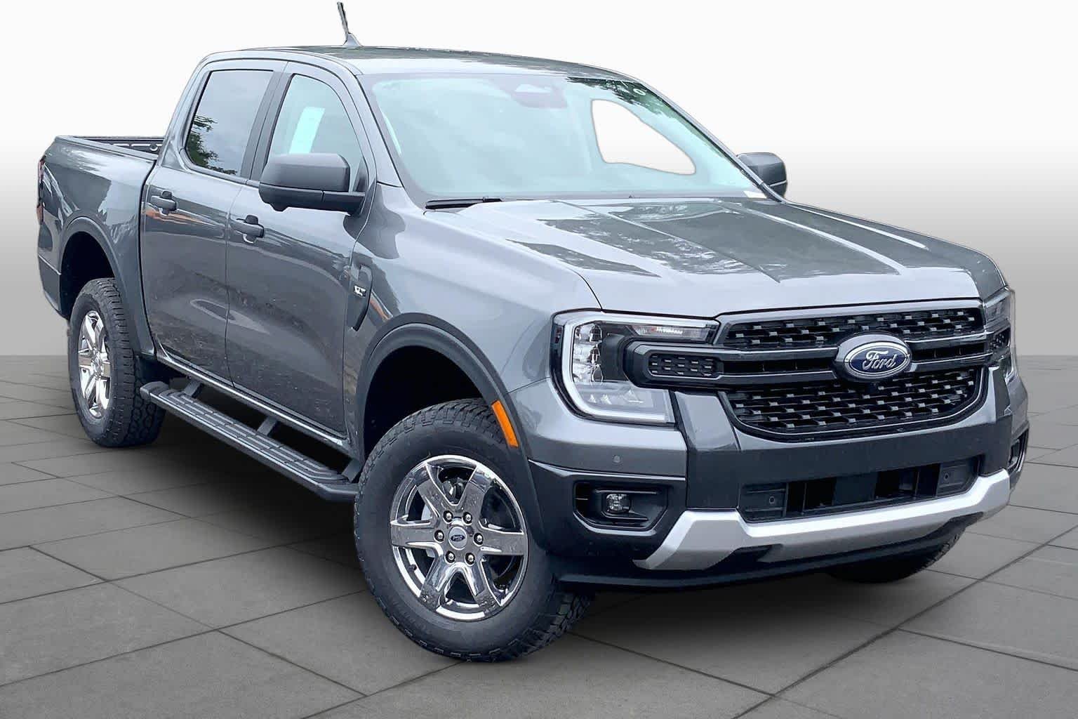 New 2026 Carbonized Gray Metallic Ford XLT image 2