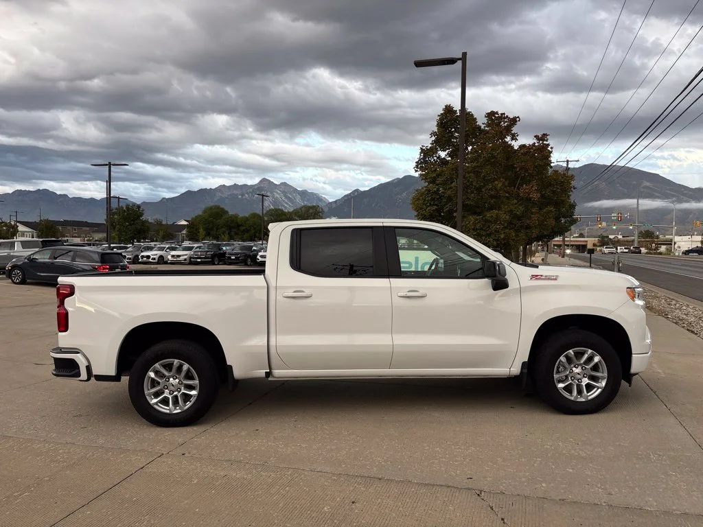 Used 2022 White Chevrolet RST image 3