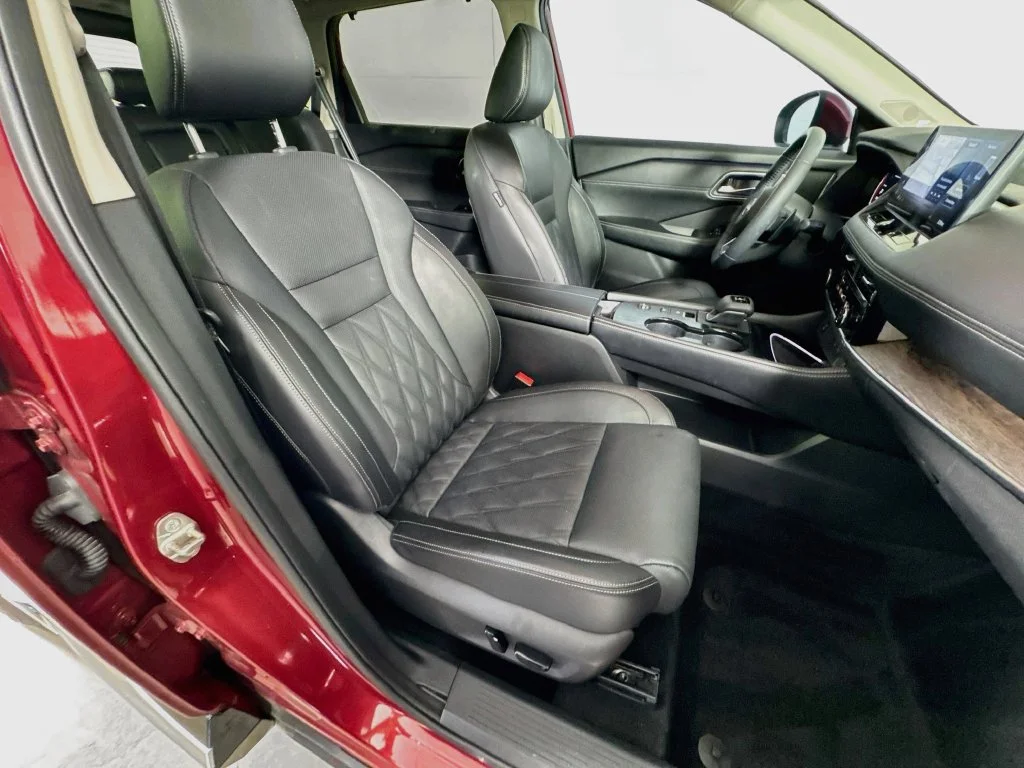 Used 2024 Red Nissan Platinum image 38