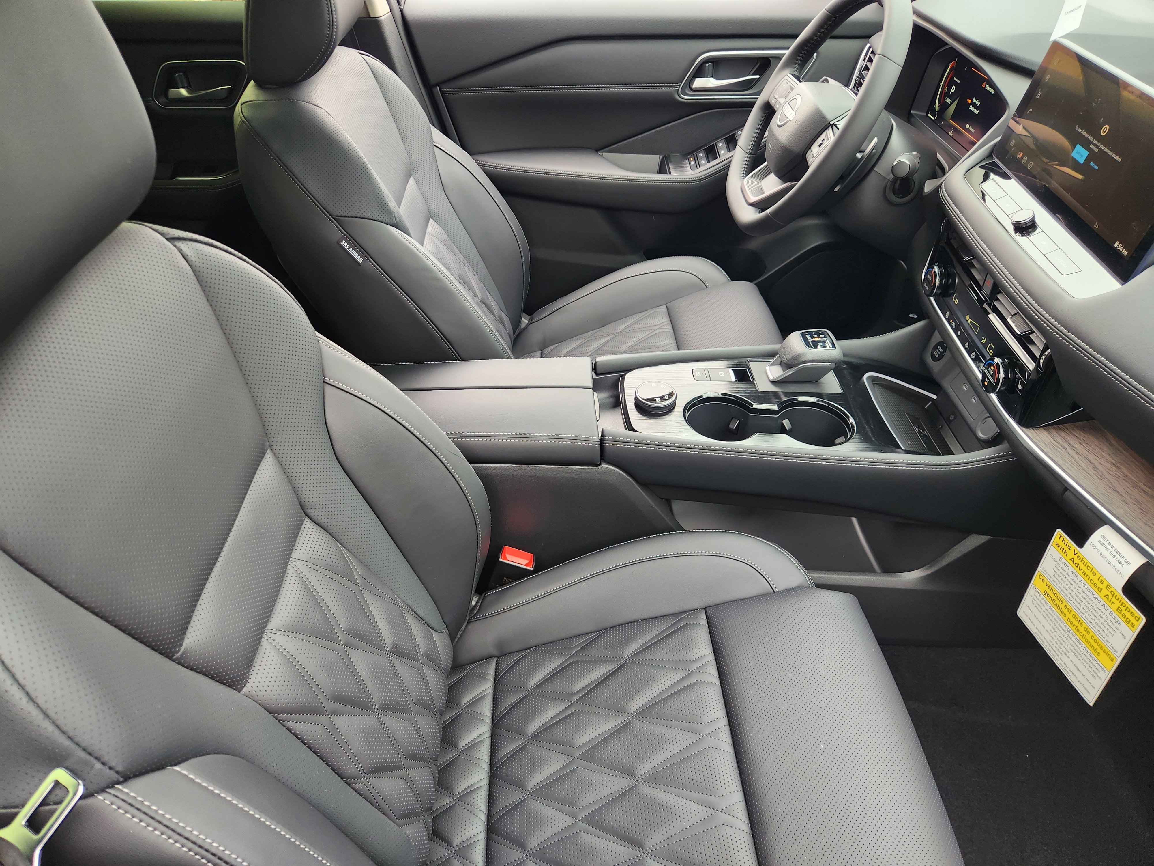 New 2026 Champagne Silver Metallic / Super Black Two-tone Nissan Platinum image 14