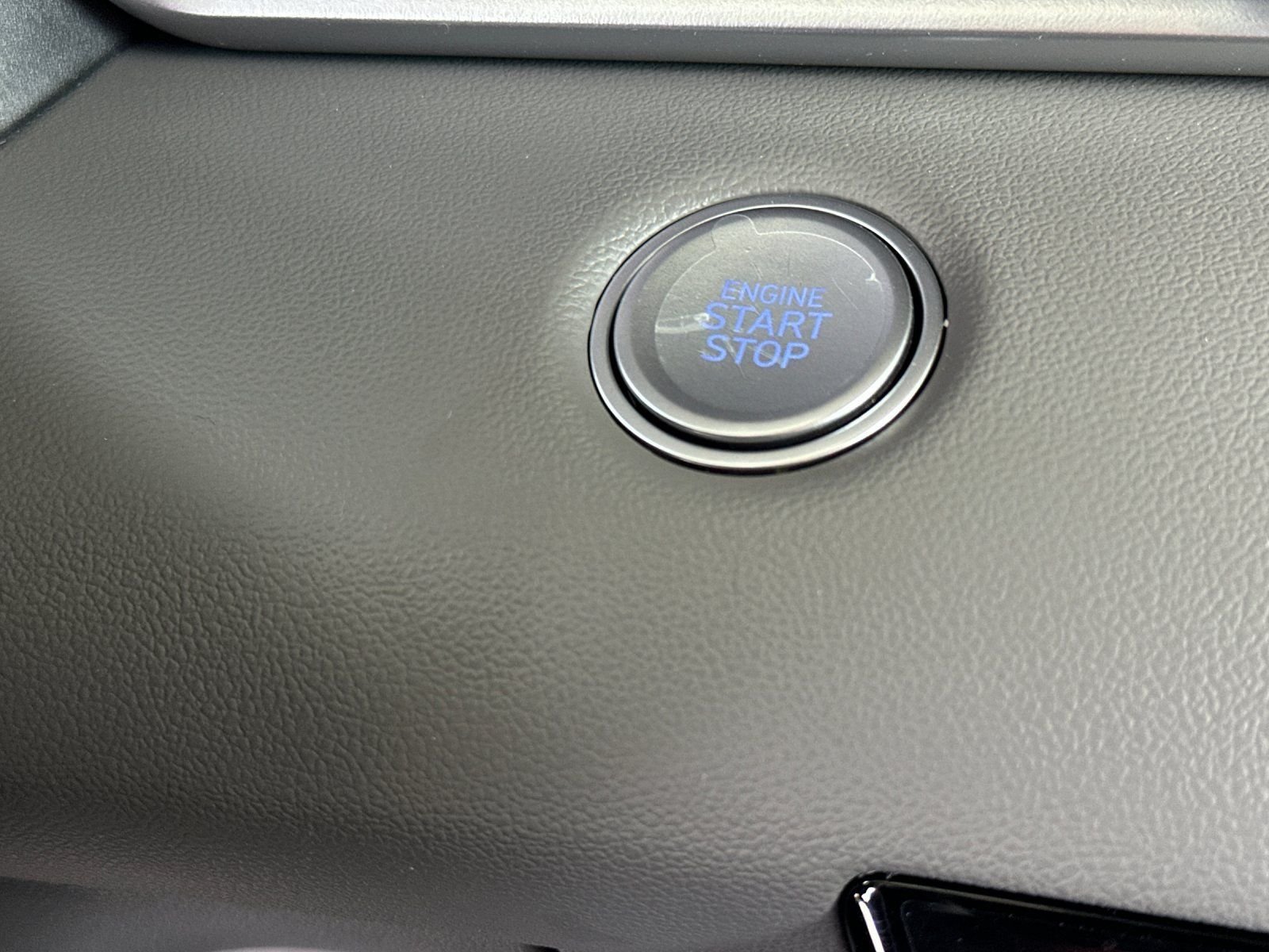 Used 2025 Gray Hyundai SEL Sport image 21