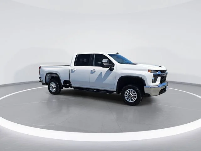 Used 2022 White Chevrolet LT image 9